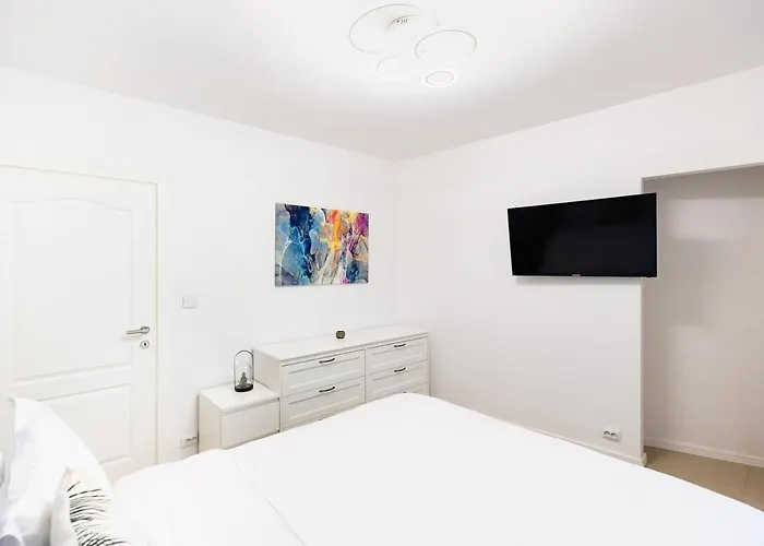 Apartment Ultra Modern 2br - Walk Downtown And Everywhere! Bucharest
