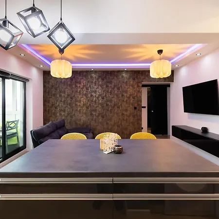 Apartment Ultra Modern 2br - Walk Downtown And Everywhere!